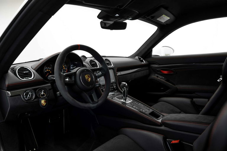Porsche 718 Cayman GT4