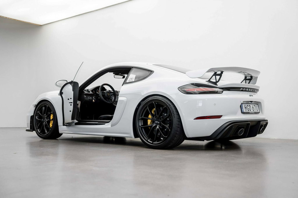 Porsche 718 Cayman GT4