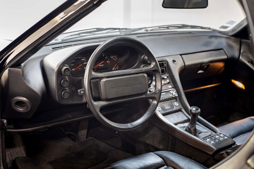 Porsche 928 S4
