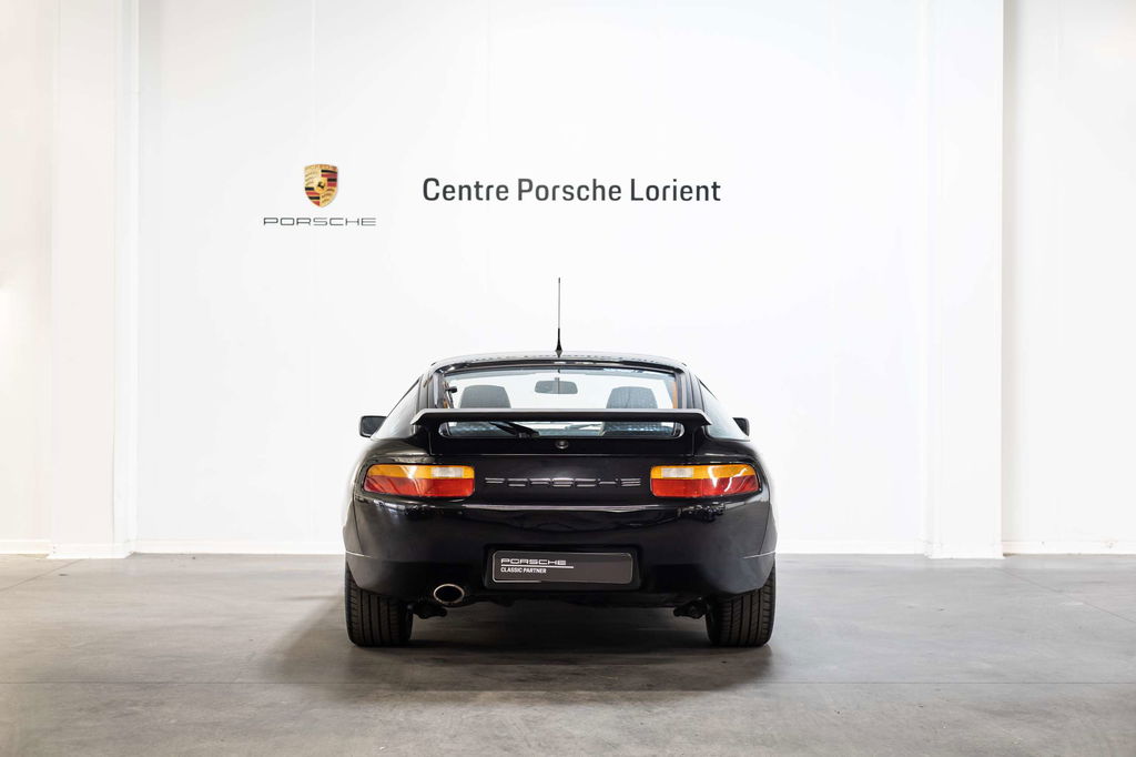 Porsche 928 S4