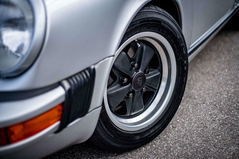 Porsche 911 Carrera 3.2 (US)