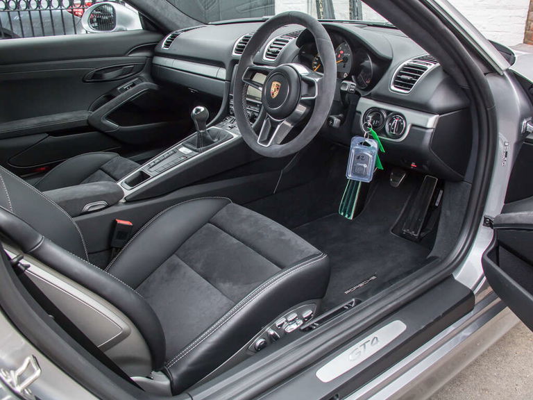 Porsche 981 Cayman GT4