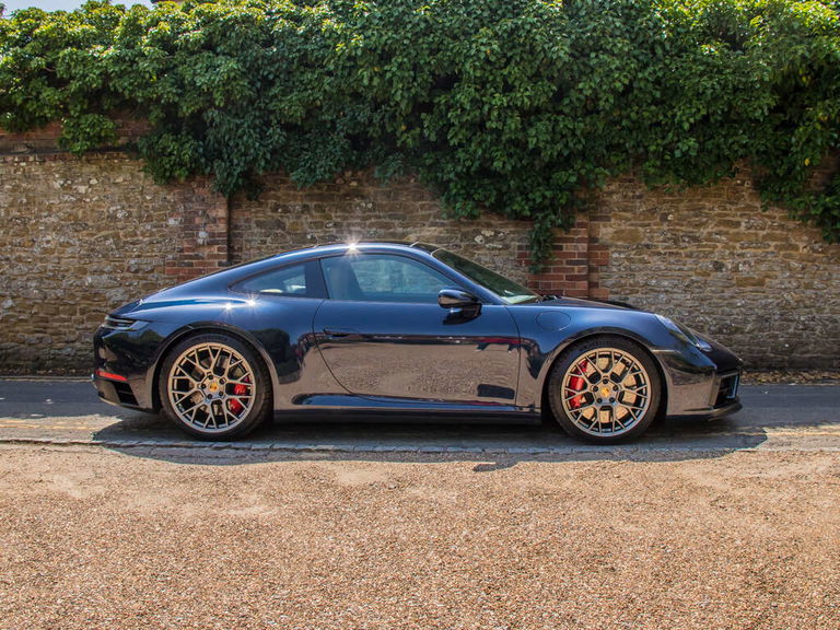 Porsche 992 Carrera 4 GTS