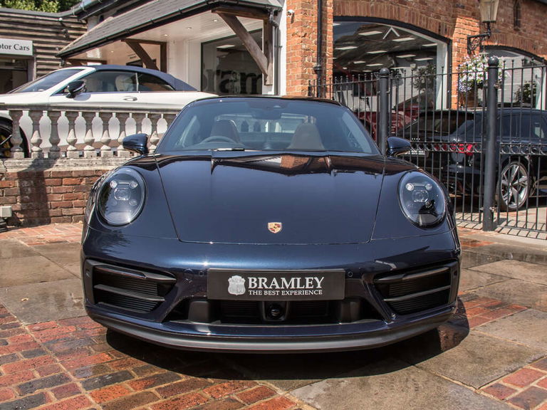 Porsche 992 Carrera 4 GTS