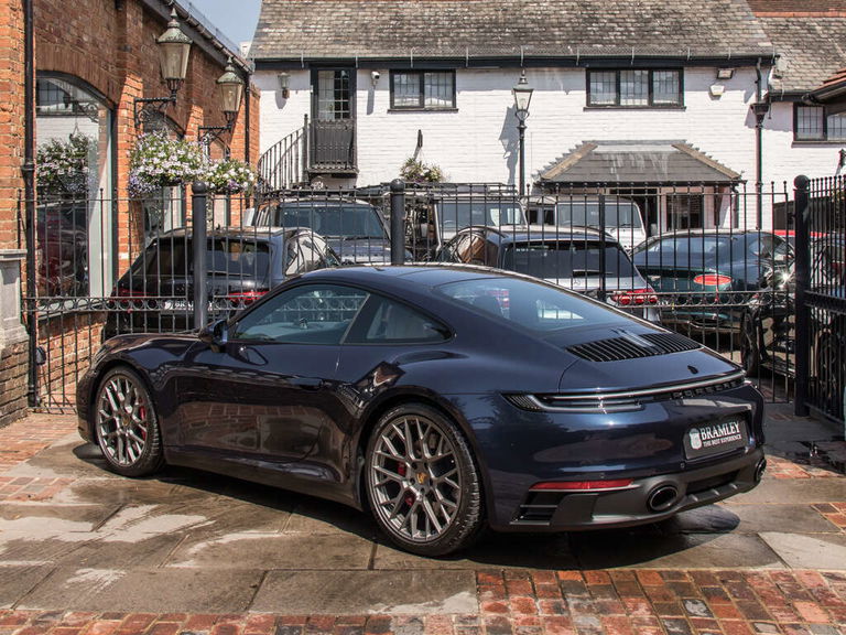 Porsche 992 Carrera 4 GTS