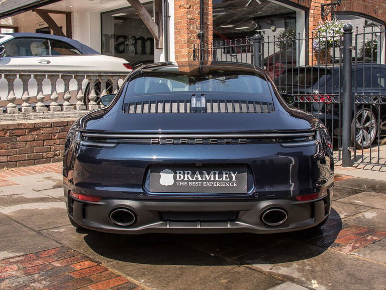 Porsche 992 Carrera 4 GTS