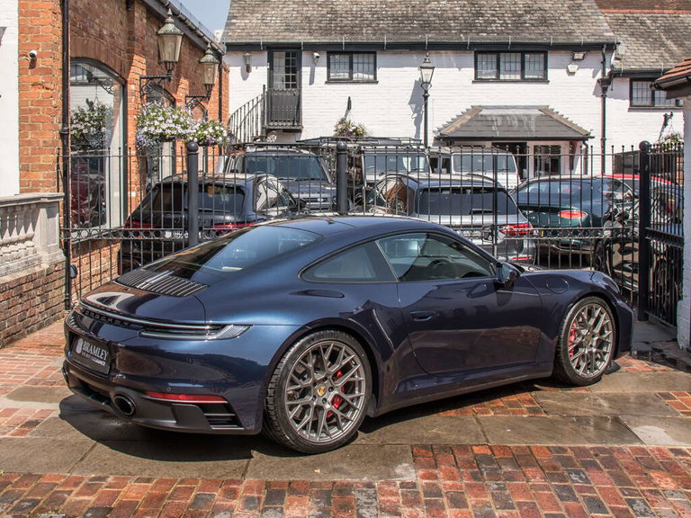 Porsche 992 Carrera 4 GTS