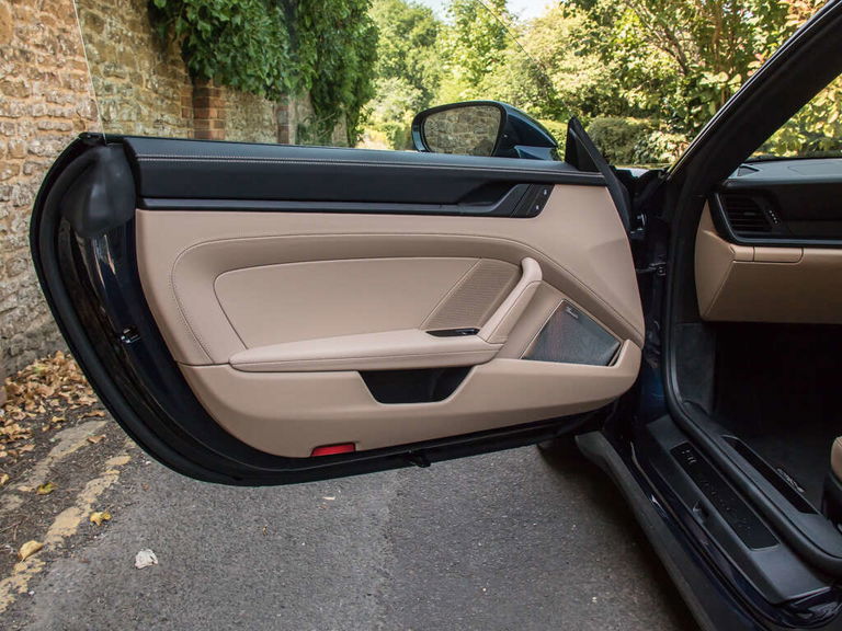 Porsche 992 Carrera 4 GTS