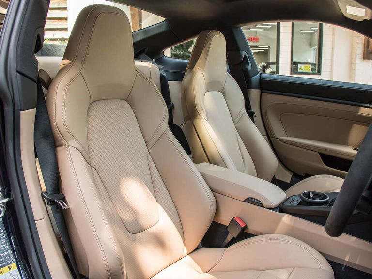 Porsche 992 Carrera 4 GTS