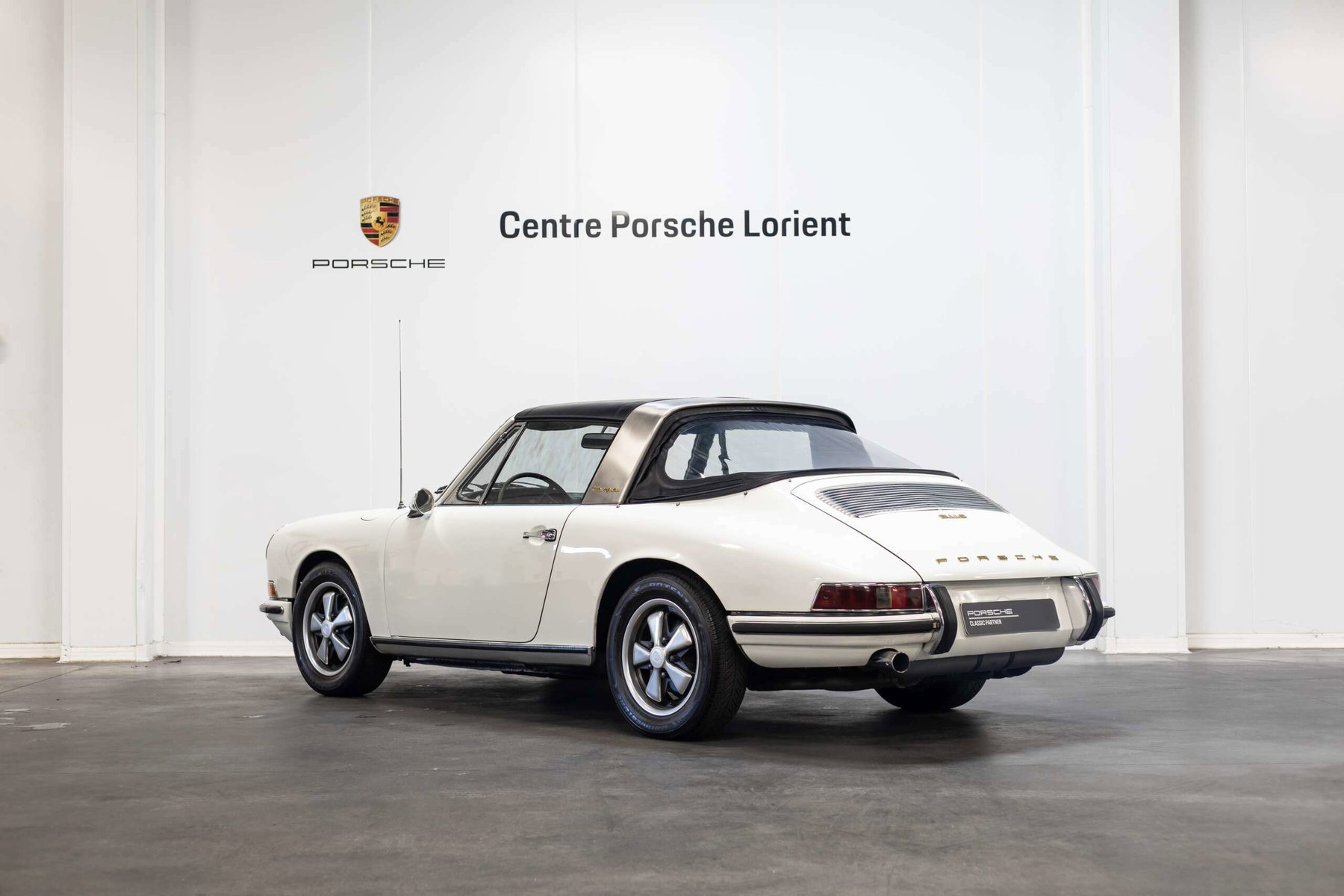 Porsche 911 S (F-Modell) 1968 - elferspot.com - Marketplace for