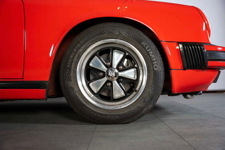 Porsche 911 Carrera 3.2 (US)