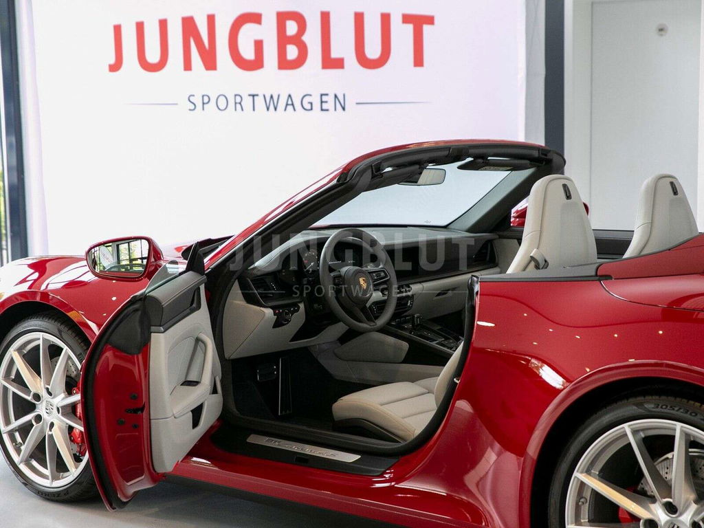 Porsche 992 Carrera 4S