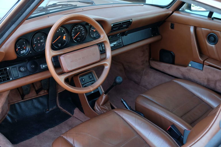 Porsche 911 Carrera 3.2 (US)