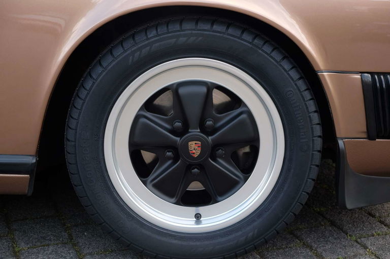 Porsche 911 Carrera 3.2 (US)