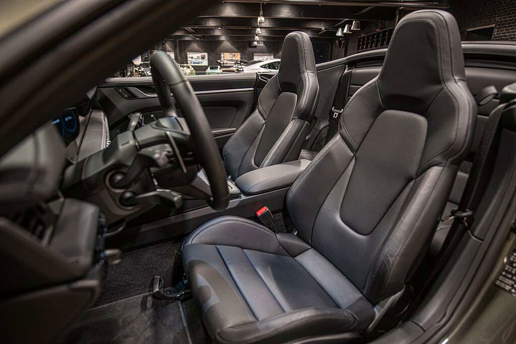 Porsche 992 Carrera 4S