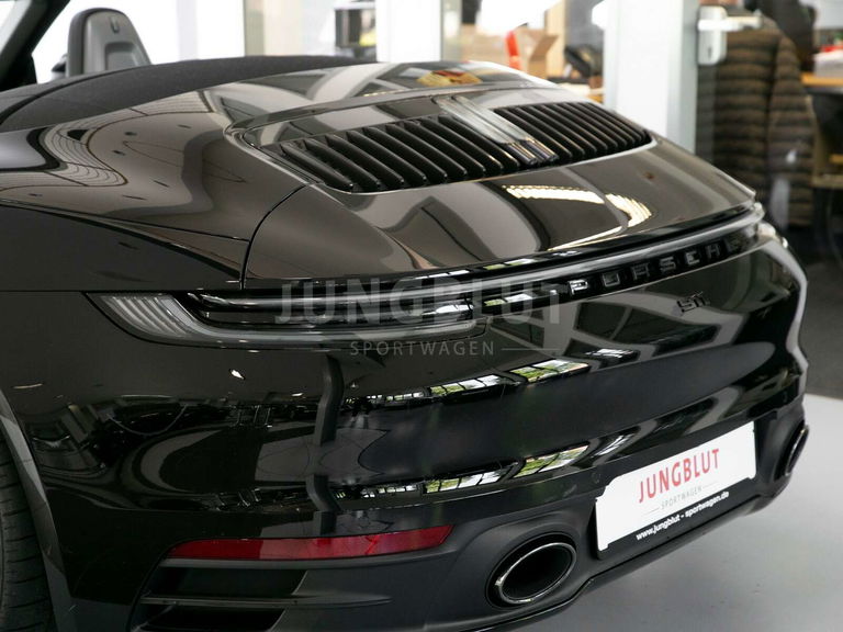 Porsche 992 Carrera