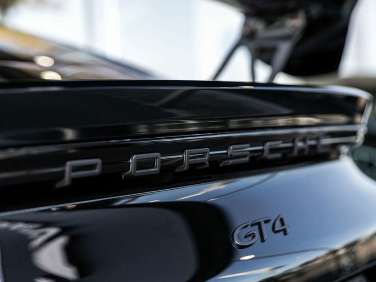 Porsche 718 Cayman GT4