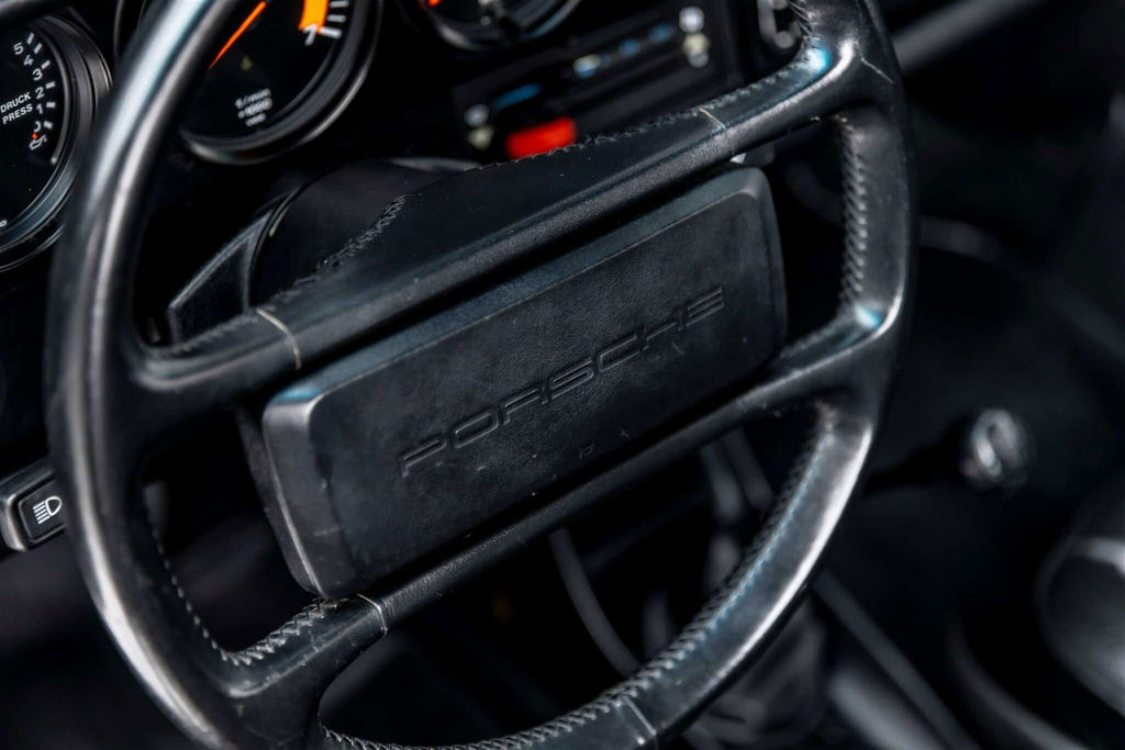 Porsche 911 Carrera 3.2 (US)