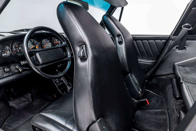 Porsche 911 Carrera 3.2 (US)