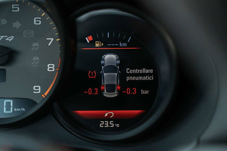 Porsche 981 Cayman GT4