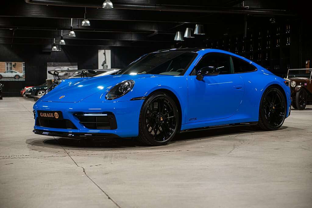 Porsche 992 Carrera 4 GTS