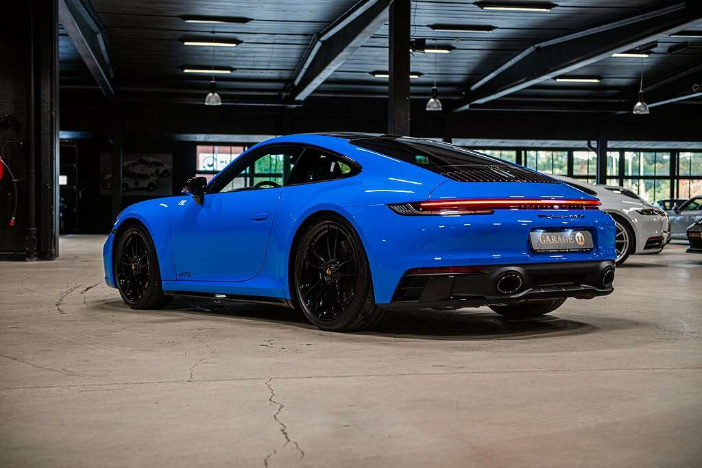 Porsche 992 Carrera 4 GTS
