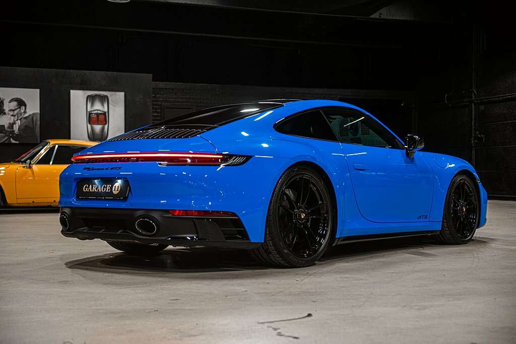 Porsche 992 Carrera 4 GTS