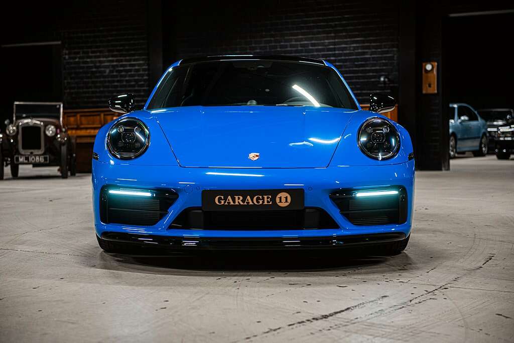 Porsche 992 Carrera 4 GTS