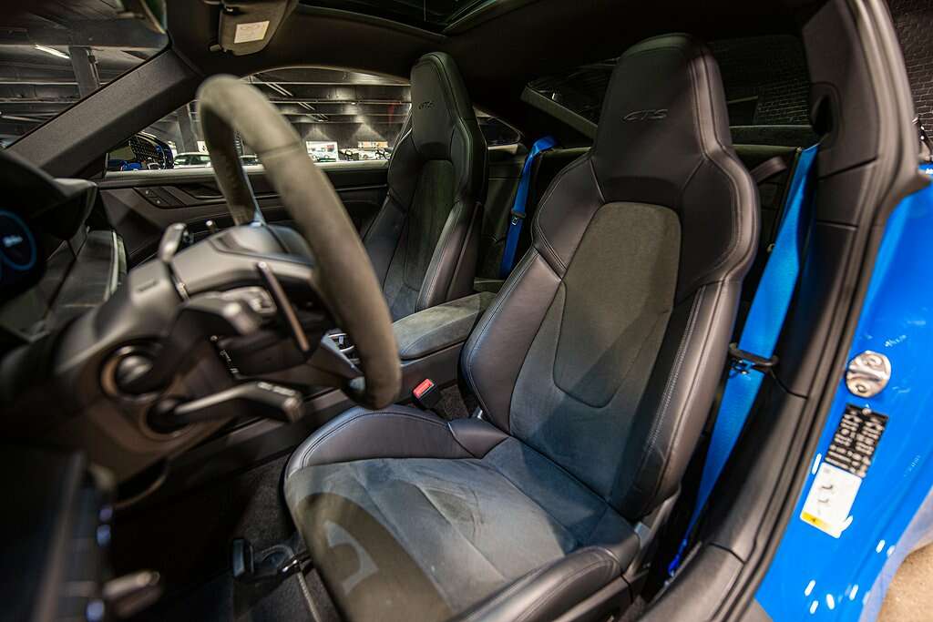 Porsche 992 Carrera 4 GTS