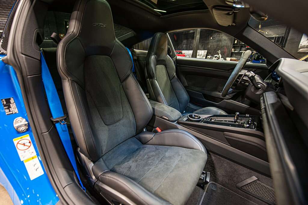 Porsche 992 Carrera 4 GTS