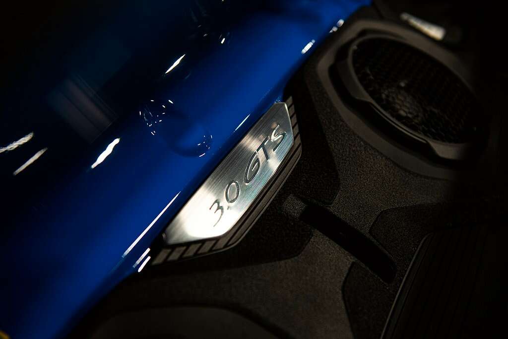 Porsche 992 Carrera 4 GTS