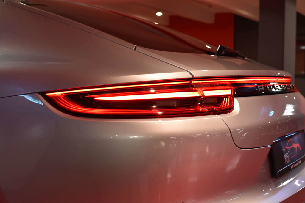 Porsche Panamera 4