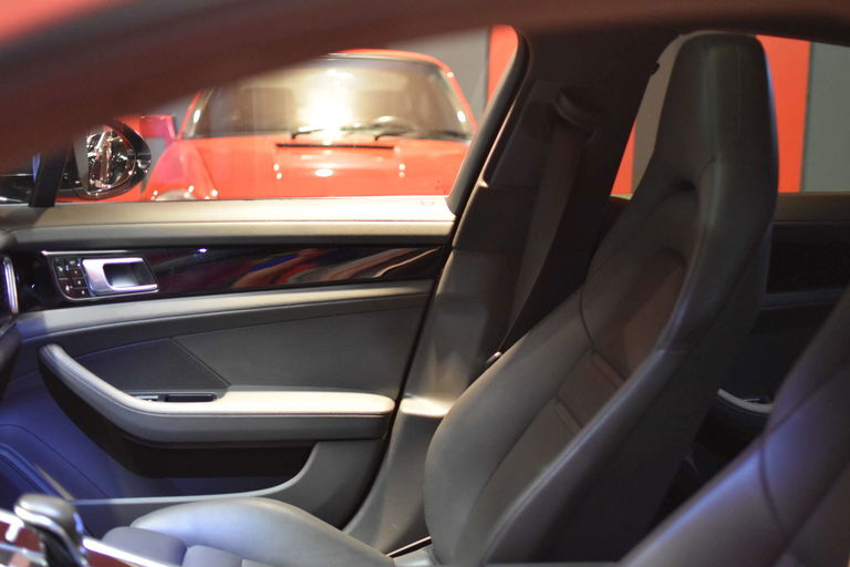 Porsche Panamera 4