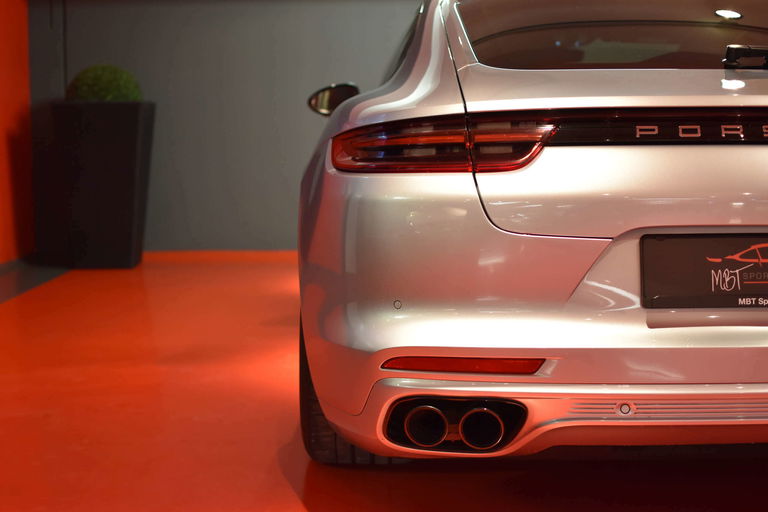 Porsche Panamera 4