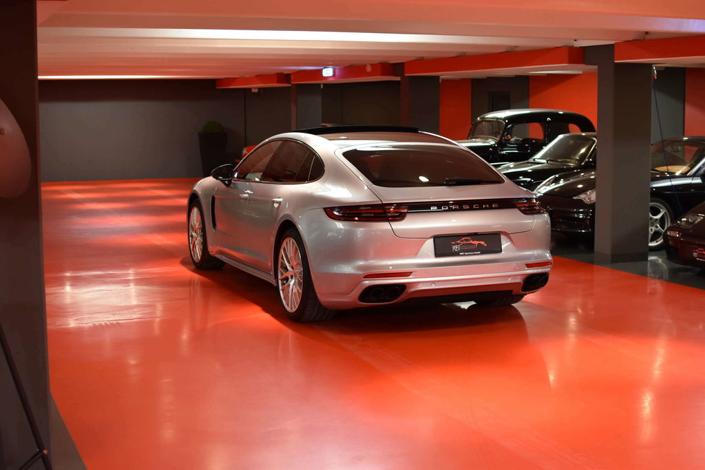 Porsche Panamera 4