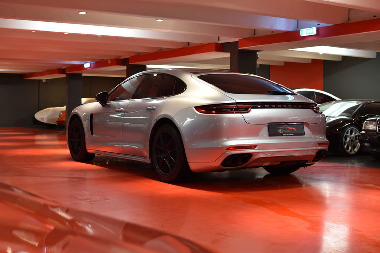 Porsche Panamera 4
