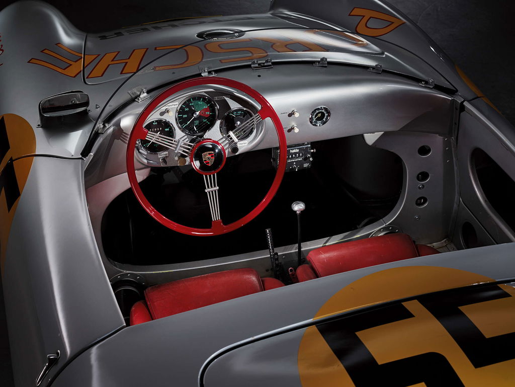 STS18191_POR550_sx005_comp_v001_aw_hr