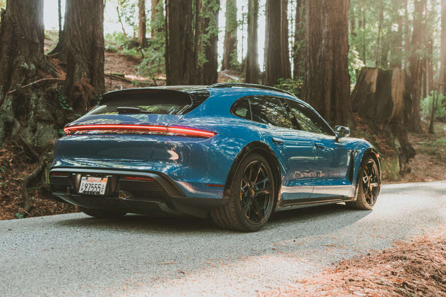 Porsche Taycan Turbo S Cross Turismo