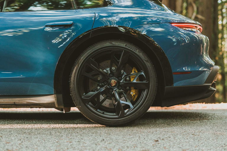 Porsche Taycan Turbo S Cross Turismo