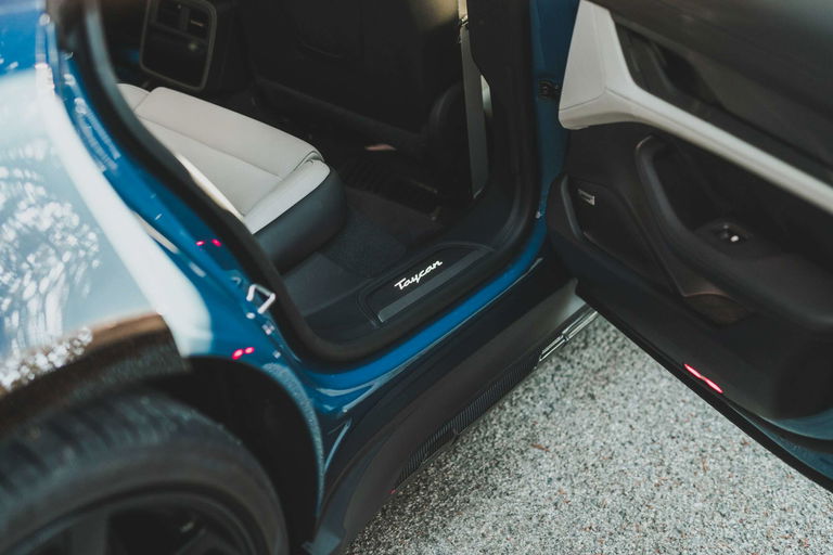 Porsche Taycan Turbo S Cross Turismo