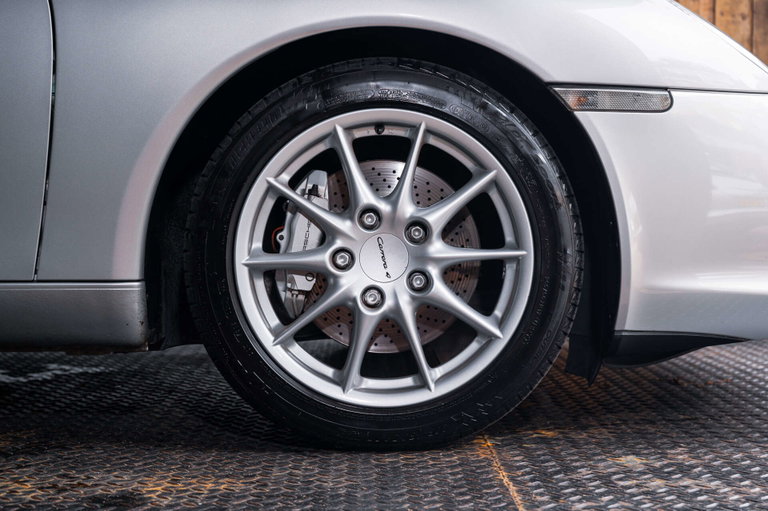 Porsche 996 Carrera 4