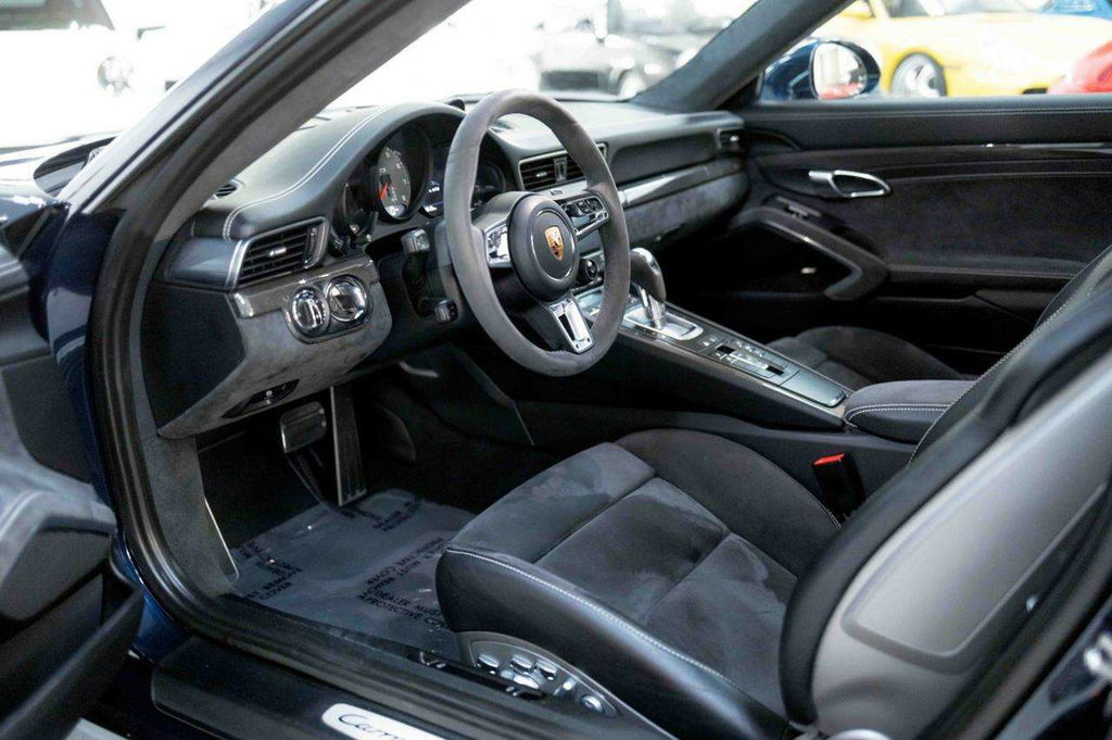 Porsche 991.2 Carrera GTS