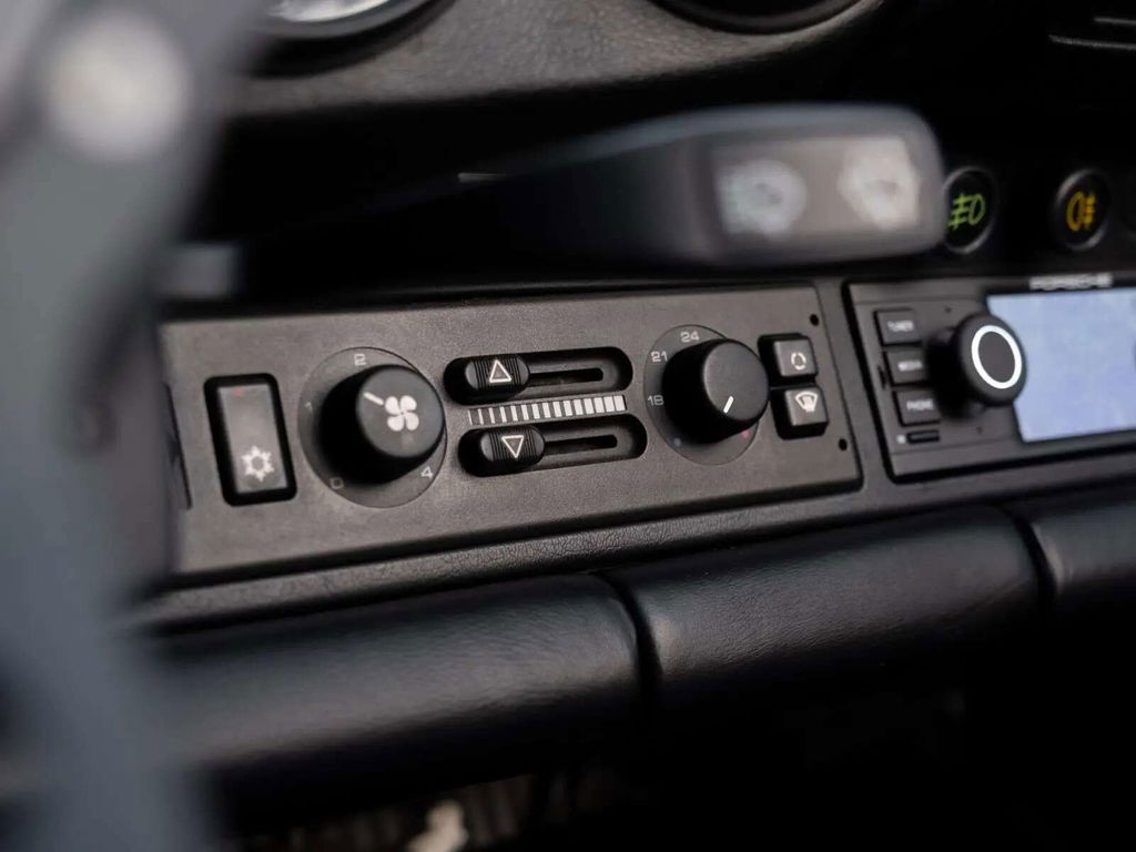 Porsche 964 Carrera 2 Speedster