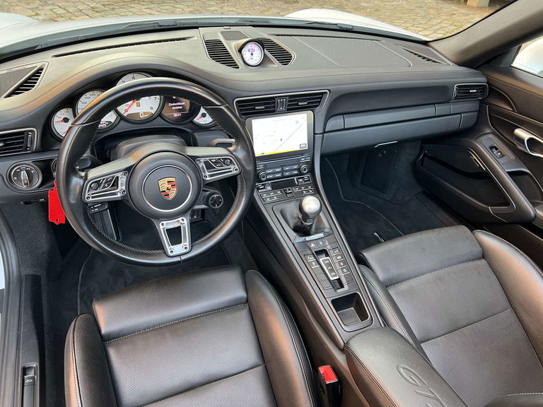 Porsche 991.2 Carrera GTS