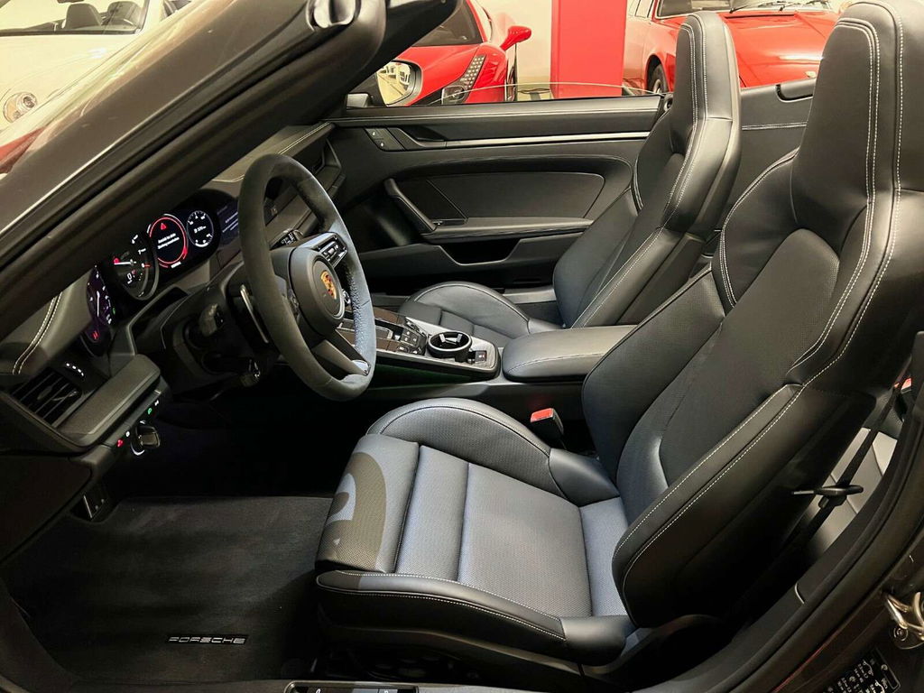 Porsche 992 Carrera 4 GTS