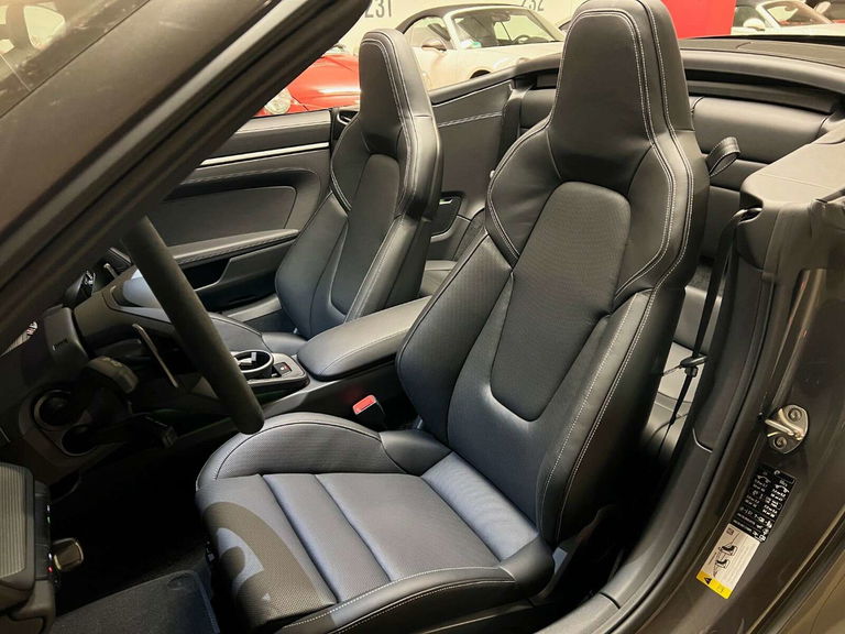 Porsche 992 Carrera 4 GTS