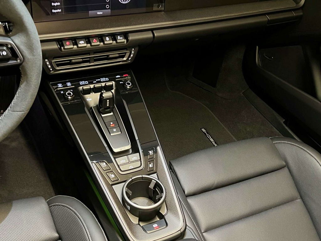 Porsche 992 Carrera 4 GTS