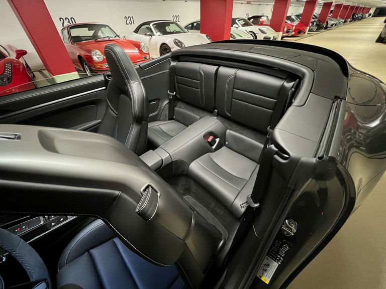 Porsche 992 Carrera 4 GTS