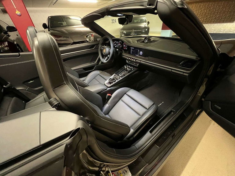 Porsche 992 Carrera 4 GTS