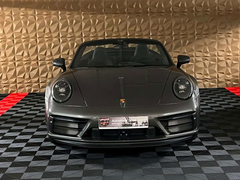 Porsche 992 Carrera 4 GTS